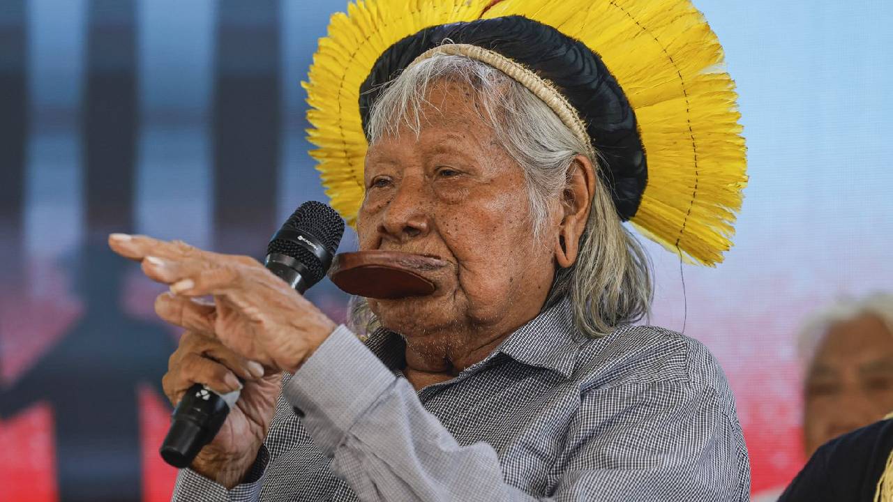 Cacique Raoni volta a ser internado em estado grave no Mato Grosso