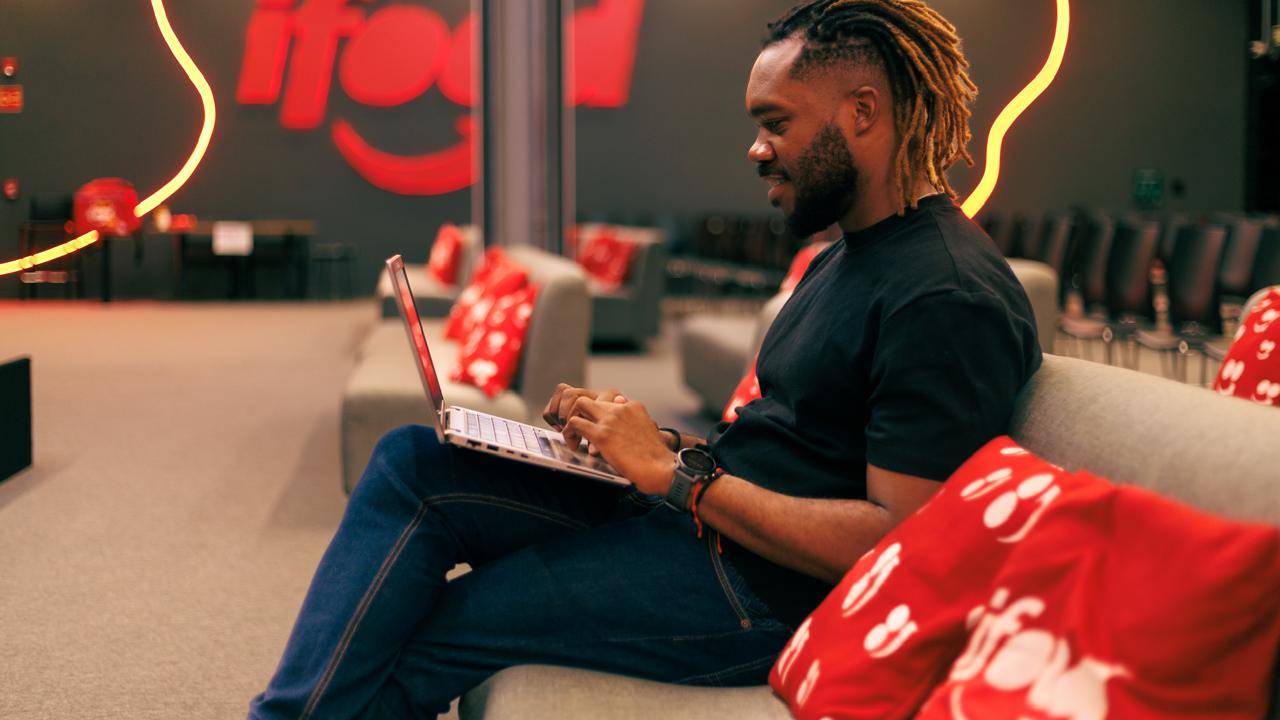 Na era da IA, iFood valoriza trabalho humano com educação
