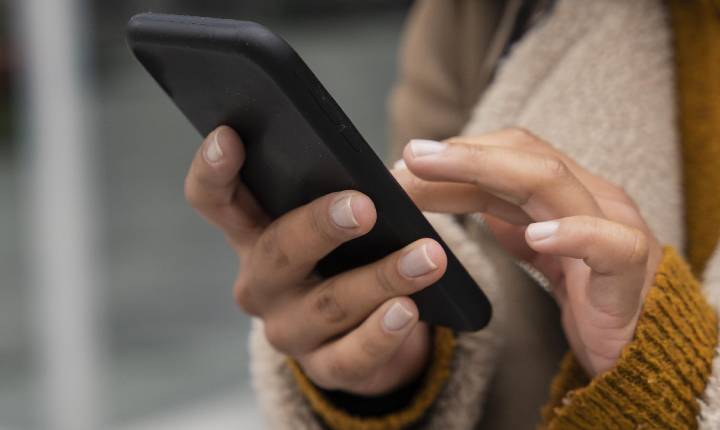 Por que os brasileiros estão adiando a compra de smartphones