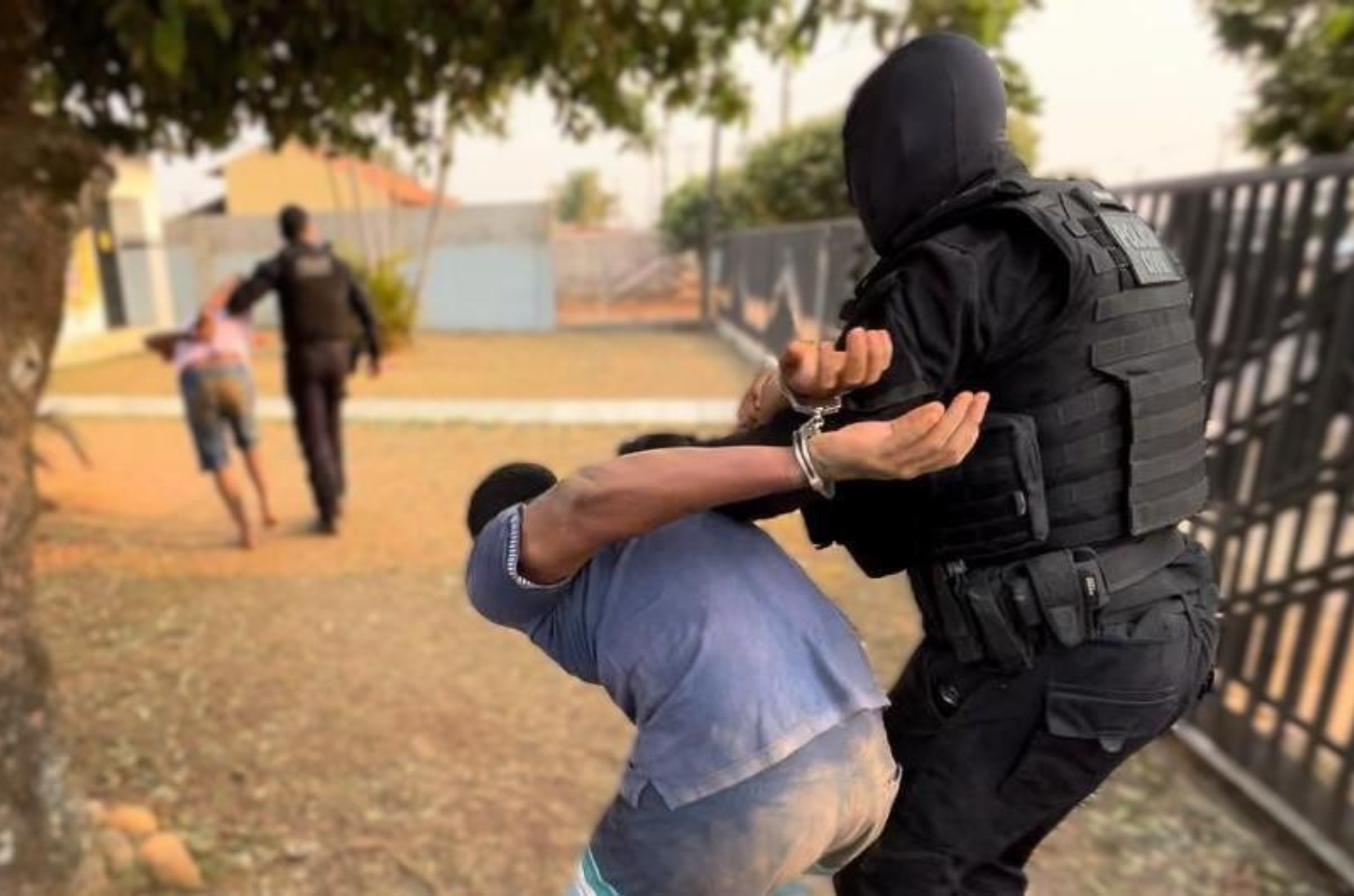 Polícia Civil Prende Cinco Suspeitos por Tráfico de Drogas e Tortura