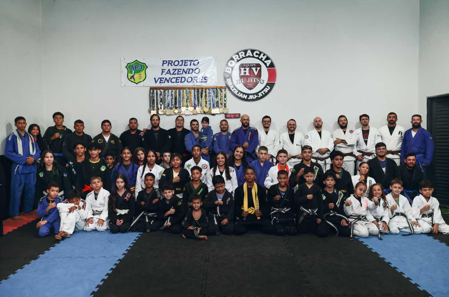 Projeto Fazendo Vencedores encerra 2025 como potência do Jiu-Jitsu: destaque estadual, campeão brasileiro e campeão mundial 🥇