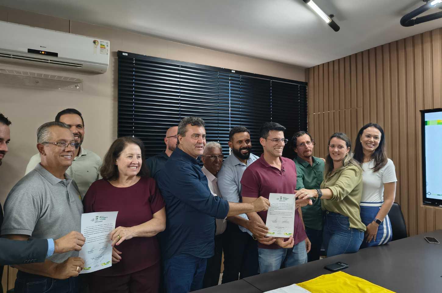 Prefeito assina ordem de serviço para construção do novo Lar dos Idosos em Primavera do Leste